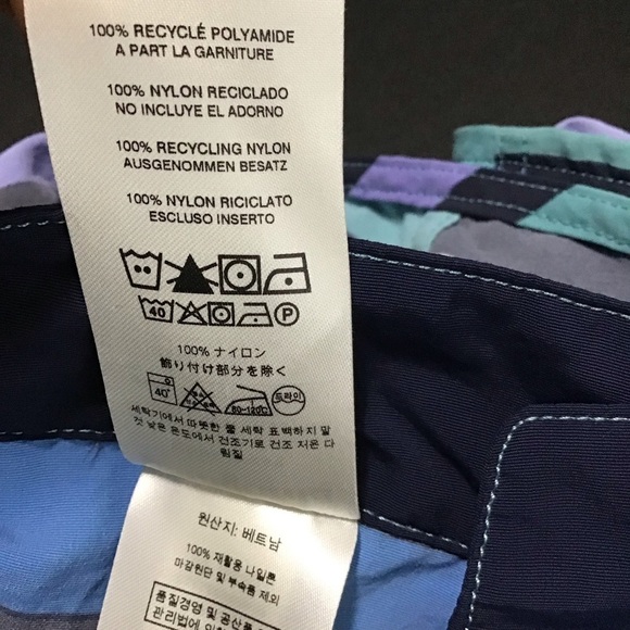 Patagonia Wavefarer Boardshorts in Water Ribbons Dam Blue. - Picture 10 of 12